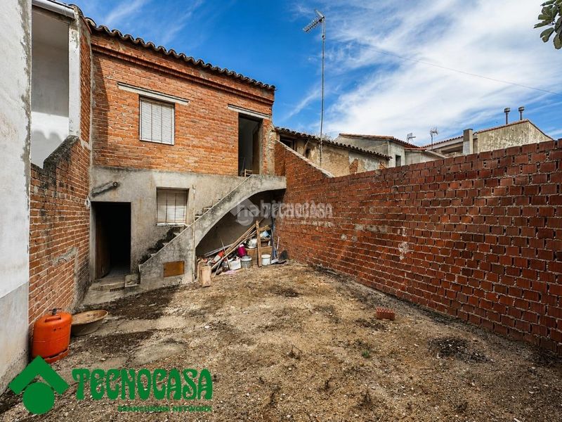 Foto 4e954eff-8939-418f-aea1-d303f5030379. Casa aparellada a Navalucillos (Los)