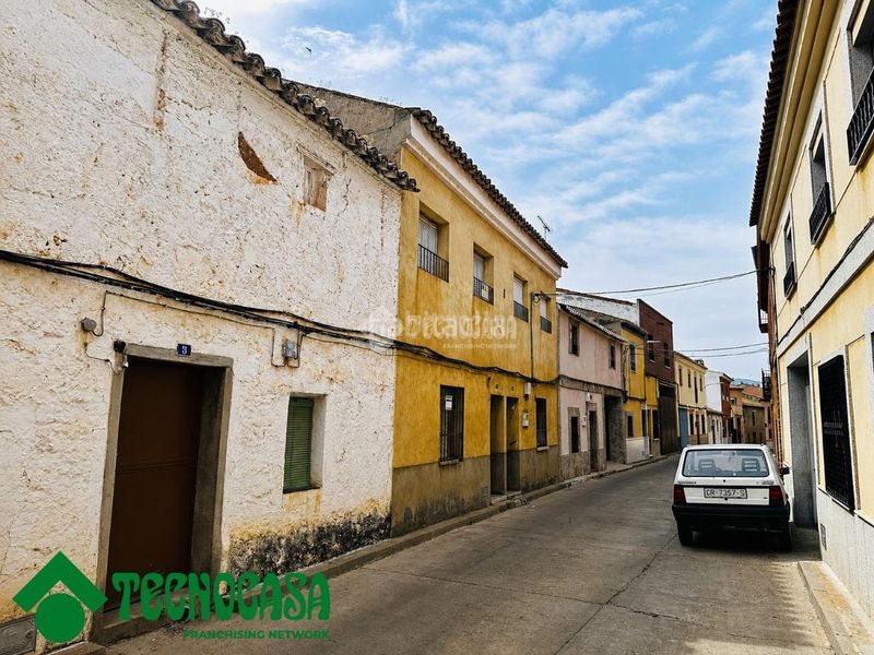 Foto ec0dd780-1242-4af3-a2ae-102a3360a87f. Casa aparellada a Navalucillos (Los)