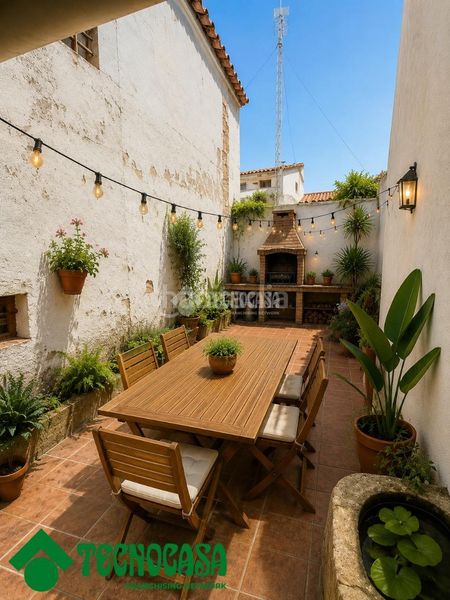 Foto 967d7d96-d1c3-42f0-8659-e004305bb16b. Casa aparellada a Navahermosa