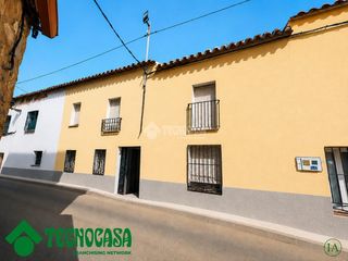Casa aparellada a Navahermosa. Casa en venta en navahermosa