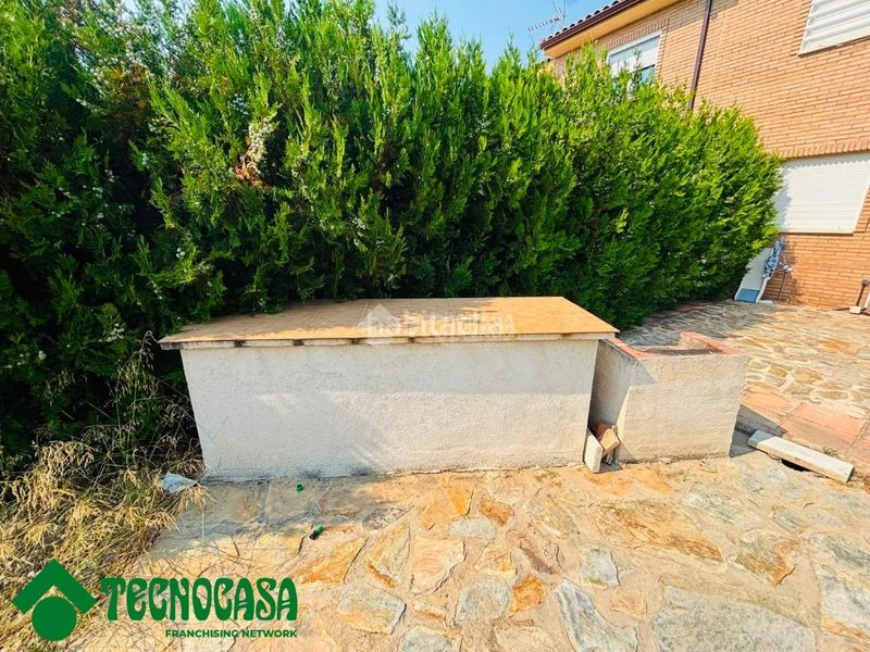 Foto b7fb3090-f8c7-4af7-ae86-b7aea7aa756e. Casa aparellada a Argés