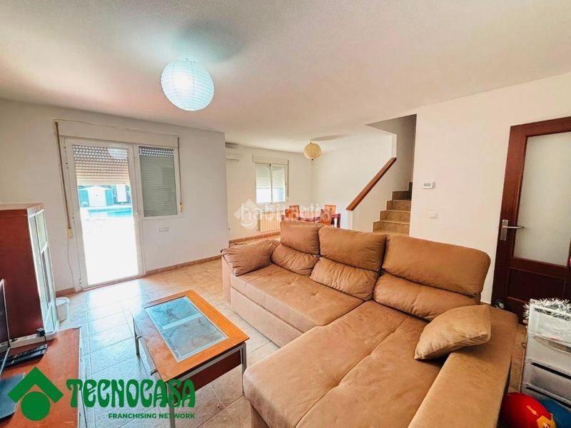 Foto c02ecc16-bf42-4124-a937-97dd306462bf. Casa aparellada a Argés