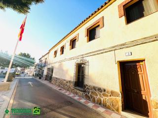 Maison jumelée à Layos. Casa en venta en layos