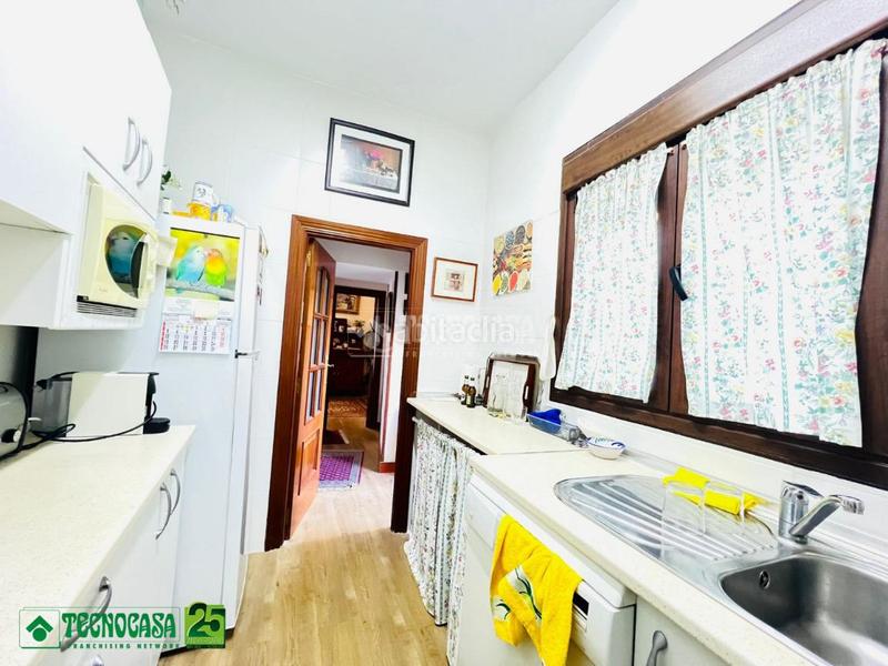 Foto e0425864-ce44-4c73-a4f9-48a81f92af73. Casa aparellada amb calefacció aparcament a Layos
