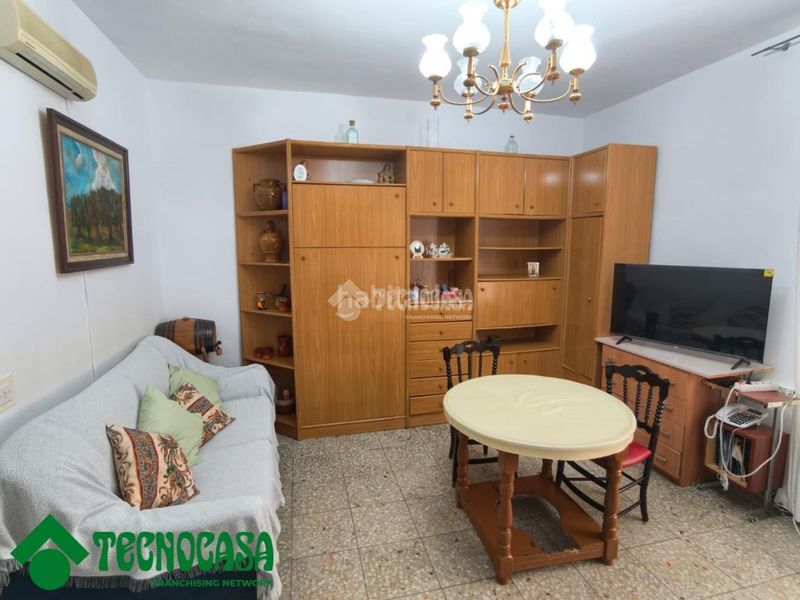 Foto 2b90a359-923a-4fa8-953f-6bf04b52605a. Casa aparellada amb calefacció a Gálvez