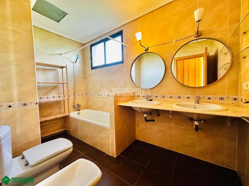 Foto 30c4766d-1b42-45a3-a7d1-35eb94c30931. Casa  en venta en Layos