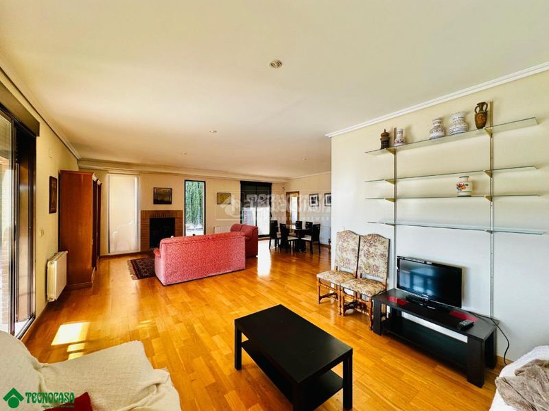Foto 8d608915-9d11-4f30-be04-cfa45cb4e24d. Casa  en venta en Layos