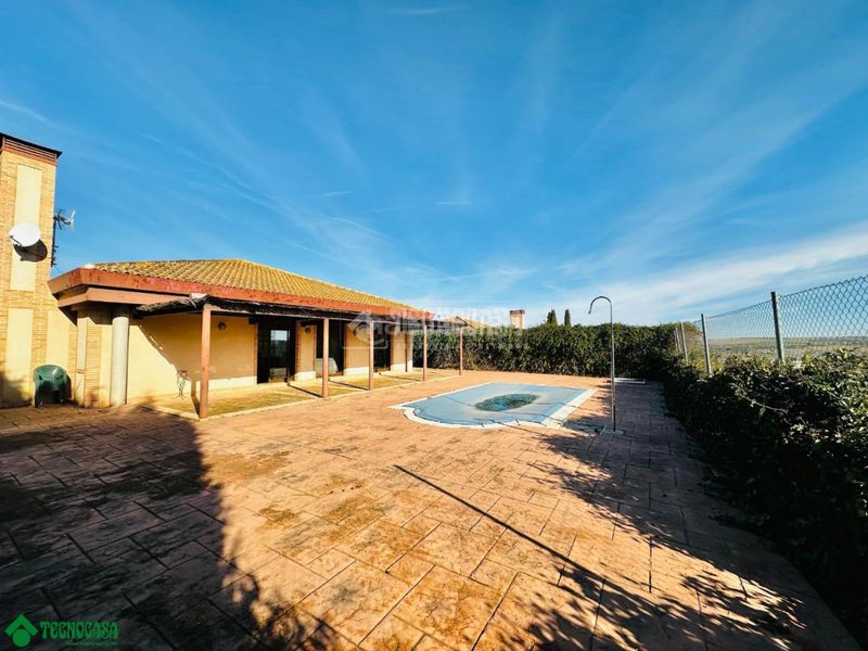 Foto f7b8f742-ba2a-4312-b513-cecee2b9965d. Casa  en venta en Layos