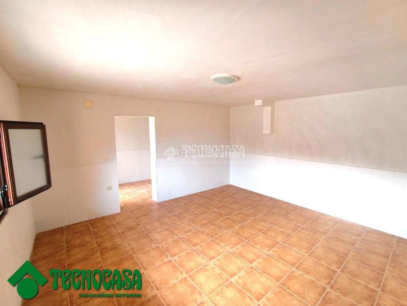 Foto 0766aef0-2b9e-4024-b2bc-0e90ef622348. Casa aparellada amb aparcament a Gálvez