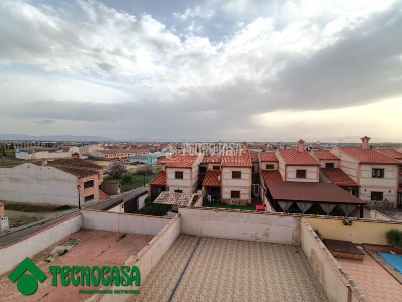 Foto 0cb3ef62-d17f-417d-bcb0-df45a90b9c5f. Casa aparellada amb aparcament a Gálvez