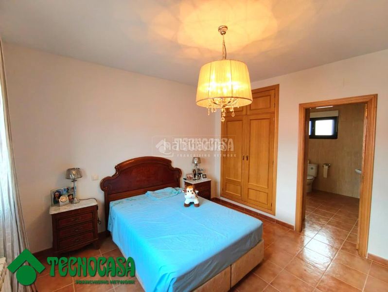 Foto 1bf89d26-94aa-475d-9df0-cb573d6607b0. Casa aparellada amb aparcament a Gálvez