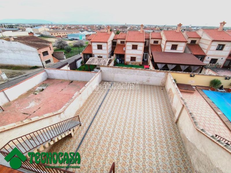 Foto 1f155751-0a55-494b-b31b-0baf13be9dba. Casa aparellada amb aparcament a Gálvez