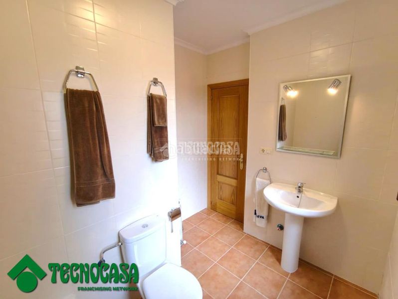 Foto 2552bcb9-ee67-4479-9256-05a605ef3e89. Casa aparellada amb aparcament a Gálvez