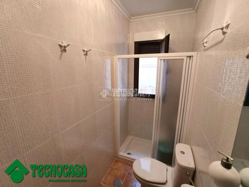 Foto 3f3605db-8ef4-4d39-98ff-55b3016d3622. Casa aparellada amb aparcament a Gálvez