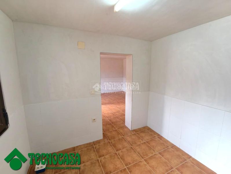 Foto 46bbcd5a-4a25-4b6f-b36e-991c531b8822. Casa aparellada amb aparcament a Gálvez