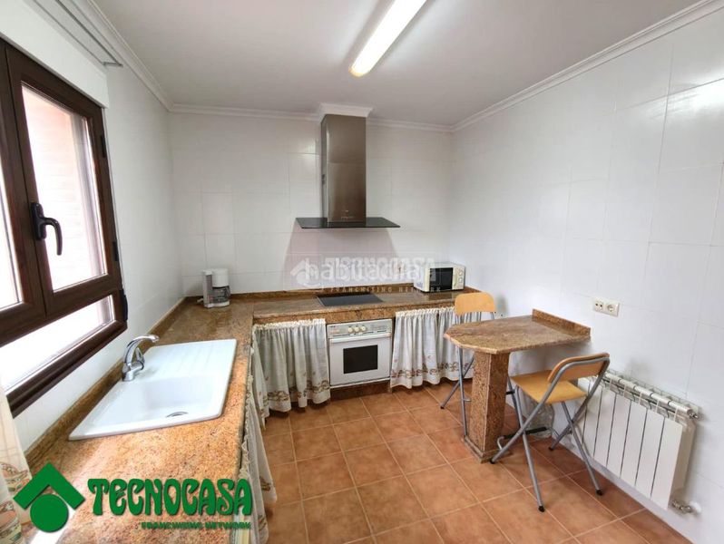 Foto 482d4c06-24bc-4626-acfd-16e9f37ffb77. Casa aparellada amb aparcament a Gálvez