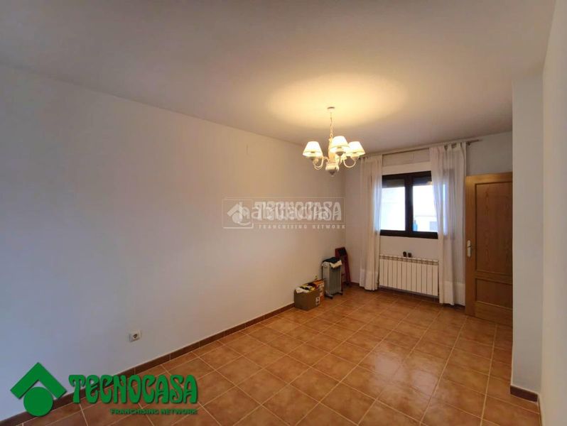 Foto 49534005-c0b5-4fc8-a253-15a763bd9b5b. Casa aparellada amb aparcament a Gálvez