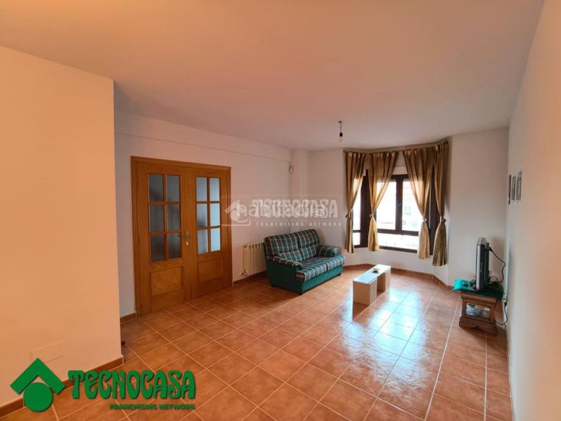 Foto 5695f542-280c-436c-bb81-aceeba1c205a. Casa aparellada amb aparcament a Gálvez