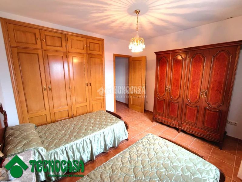 Foto 641893fb-a080-48cc-baf9-03265b9fe89d. Casa aparellada amb aparcament a Gálvez