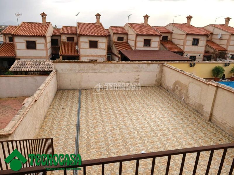 Foto 77a31026-5dfc-48e1-add3-8d34ed39b116. Casa aparellada amb aparcament a Gálvez