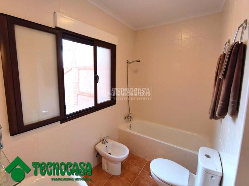 Foto 92a8aab6-602e-4183-83d8-38e4aacf98b4. Casa aparellada amb aparcament a Gálvez