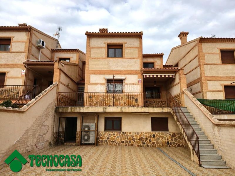 Foto 95f21df7-21a0-4383-b022-1c5903ce4fa1. Casa aparellada amb aparcament a Gálvez