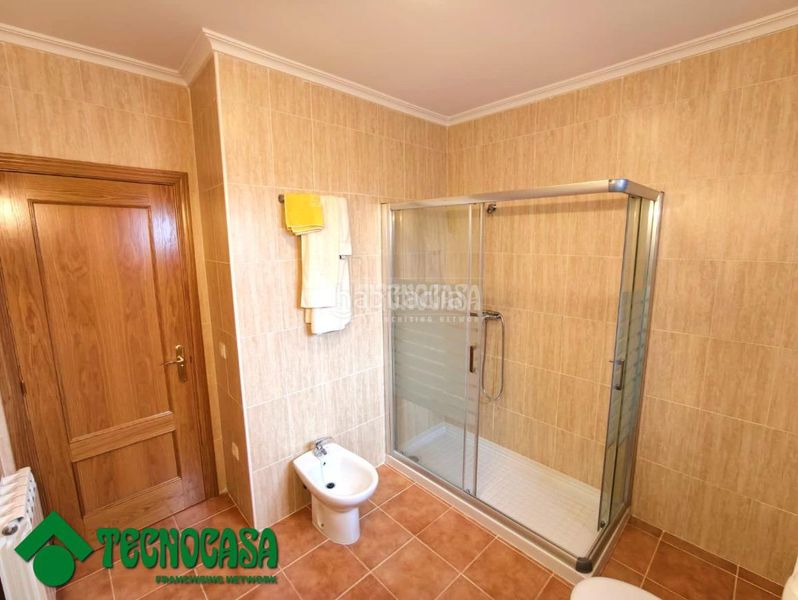 Foto a5b3d12c-6dc7-4e84-bcc9-96a2d6f6e54c. Casa aparellada amb aparcament a Gálvez