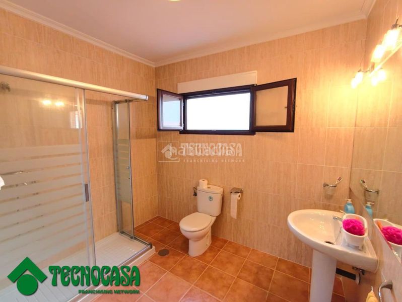 Foto bcffe575-bd82-42b4-be59-4599b421b4a6. Casa aparellada amb aparcament a Gálvez