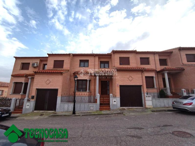 Foto ca21b225-a144-4751-a53c-7adb09c29d09. Casa aparellada amb aparcament a Gálvez
