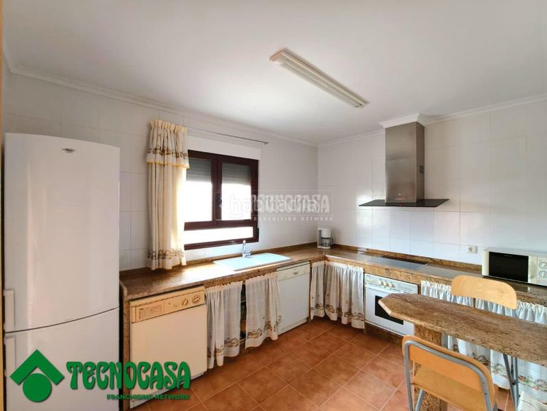 Foto cebf58f5-d1e2-437a-980b-941736c69b28. Casa aparellada amb aparcament a Gálvez