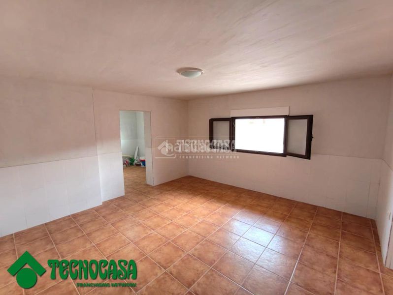 Foto d11037b8-43ff-4512-b8de-a60fc928bf61. Casa aparellada amb aparcament a Gálvez