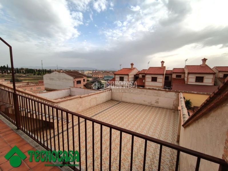 Foto e015ca1c-318f-48cc-985a-2f0882cf3911. Casa aparellada amb aparcament a Gálvez