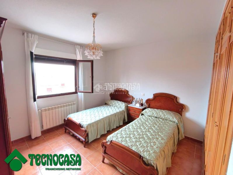 Foto e71d6868-42b0-4c8c-bdbe-94499f77edb4. Casa aparellada amb aparcament a Gálvez