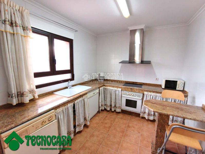 Foto f20dbb95-6a74-4ff5-857b-82fd8acaeafc. Casa aparellada amb aparcament a Gálvez