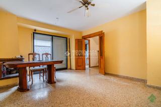 Casa aparellada a Centro. Casa en venta en puerto real
