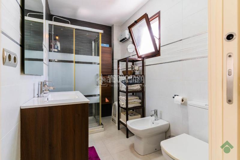 Foto b2af679a-d4ba-4236-8268-331ef4c44666. Casa aparellada a Centro Puerto Real