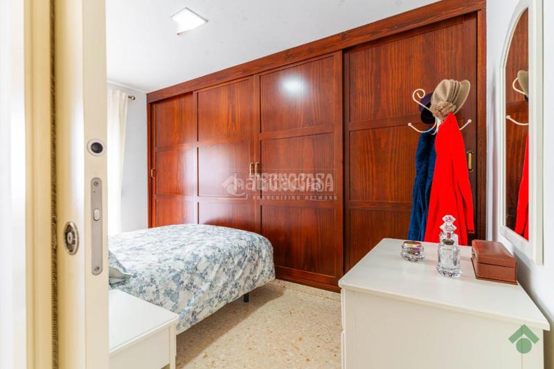 Foto ba2bf0ab-5bab-40bd-996e-709bb4ee32b3. Casa aparellada a Centro Puerto Real