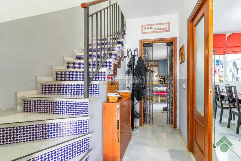Foto 24283d91-d85c-4137-b2e9-1b719376edfd. Casa aparellada amb aparcament a Centro Puerto Real