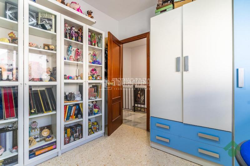 Foto 270c2817-8621-486e-8959-90b7f9b78d42. Casa aparellada amb aparcament a Centro Puerto Real