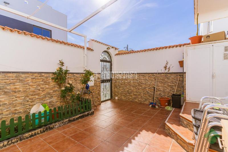 Foto 7986a663-d329-4a02-82a1-db5065ba4b6e. Casa aparellada amb aparcament a Centro Puerto Real