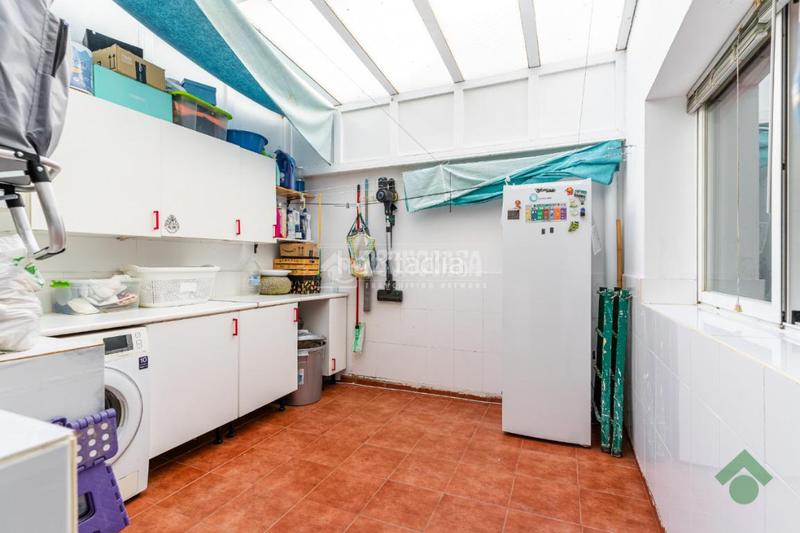 Foto e955100f-733f-47ae-a8a0-99e1a672d65d. Casa aparellada amb aparcament a Centro Puerto Real