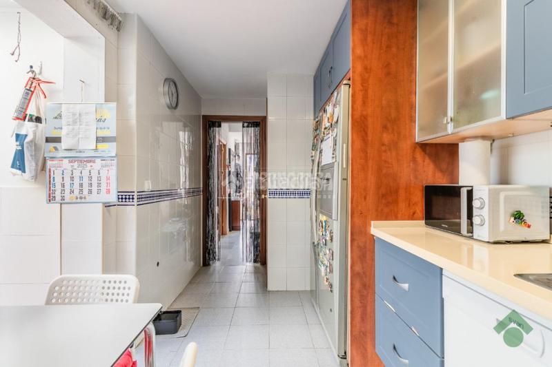 Foto fb214506-5983-409c-913c-f67ed6c551f4. Casa aparellada amb aparcament a Centro Puerto Real