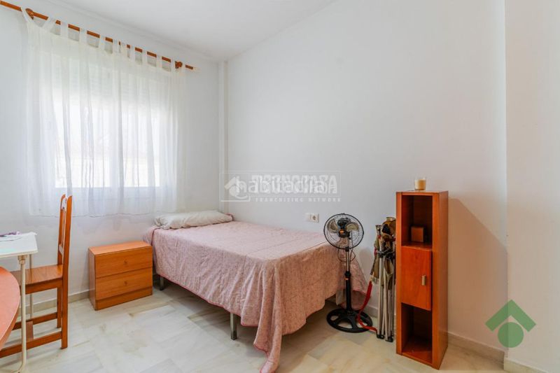Foto 4da4394a-dbf4-4e02-a3a2-e63ef7fa320a. Casa aparellada amb aparcament a Las Canteras Puerto Real