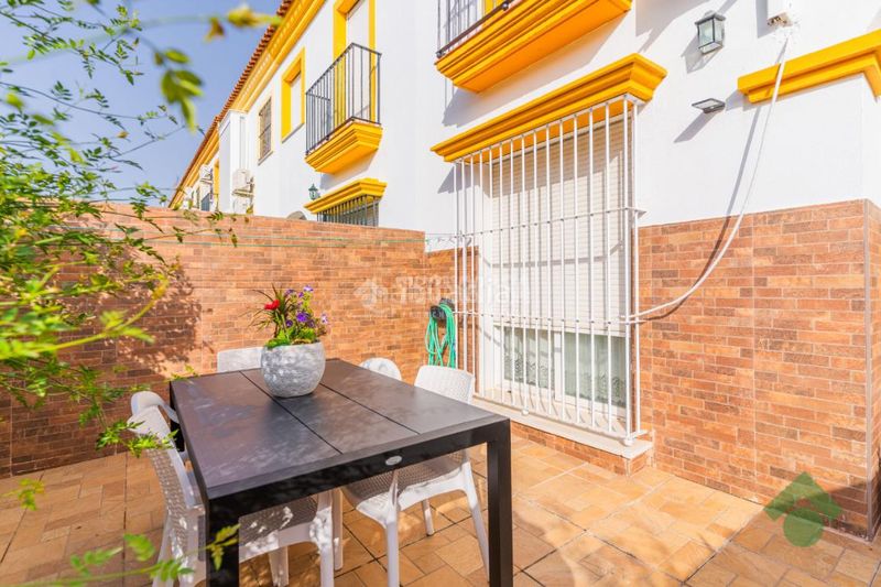 Foto 5f392ff7-75d5-48b6-b90d-64b35839b97a. Casa aparellada amb aparcament a Las Canteras Puerto Real