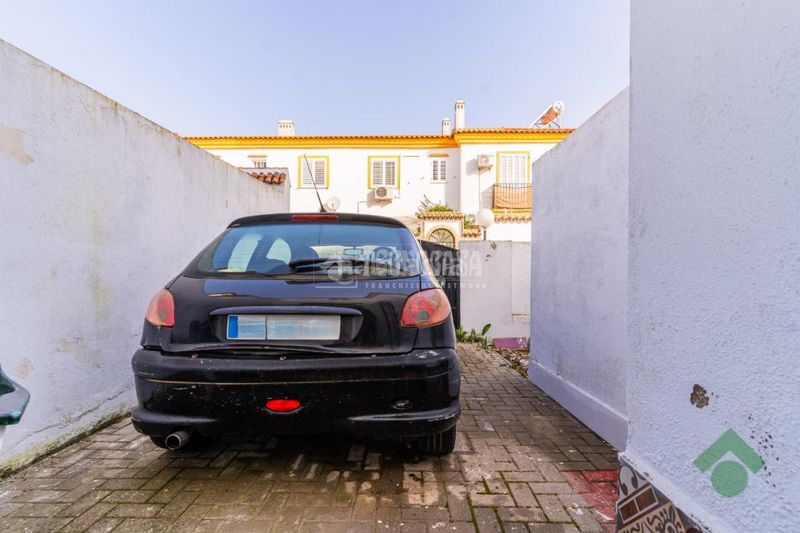 Foto 5f61b1ad-fb09-4c3b-9b44-0c64e1f61d3a. Casa aparellada amb aparcament a Las Canteras Puerto Real