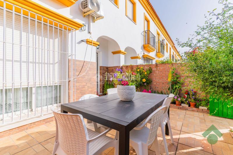 Foto 6c8bdc04-56d7-422d-be56-60103614c4e5. Casa aparellada amb aparcament a Las Canteras Puerto Real