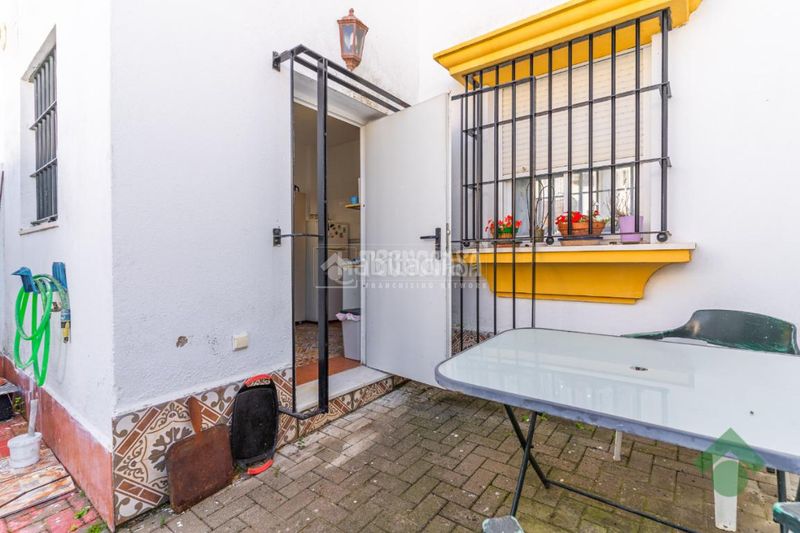 Foto 73a631df-a568-4127-9505-d5d6eda10925. Casa aparellada amb aparcament a Las Canteras Puerto Real
