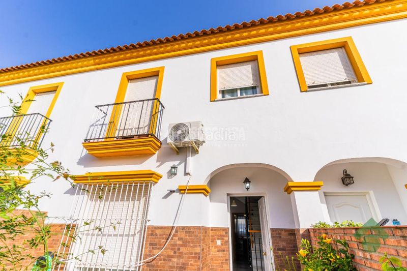 Foto 74c85357-c7c0-4b15-a468-e7d2db601abf. Casa aparellada amb aparcament a Las Canteras Puerto Real