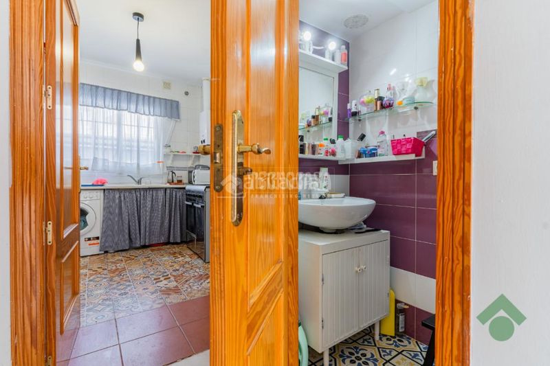 Foto 892ee7d3-2cdd-4cf5-aa88-2c6d70573024. Casa aparellada amb aparcament a Las Canteras Puerto Real