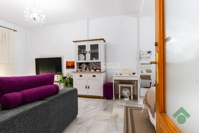 Foto a2beadd4-6bfd-4d32-9c6e-ade2aa9b9700. Casa aparellada amb aparcament a Las Canteras Puerto Real